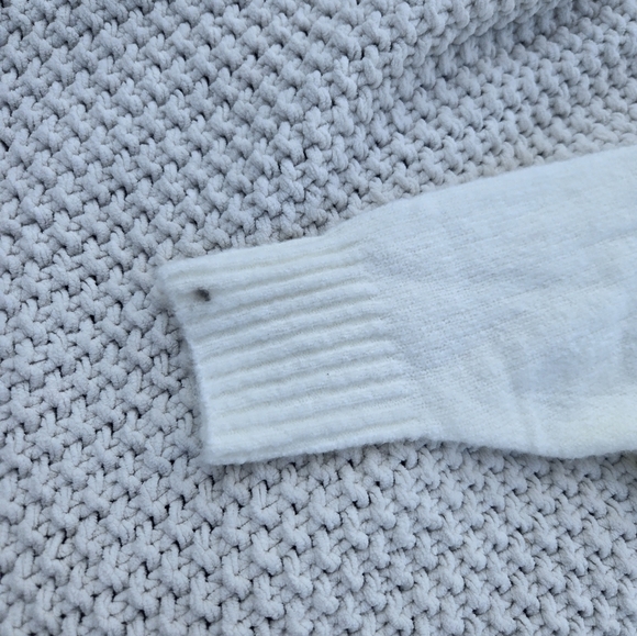 33 Degrees Merry & Bright Womens Oversized Sweater XXS - Picture 3 of 3